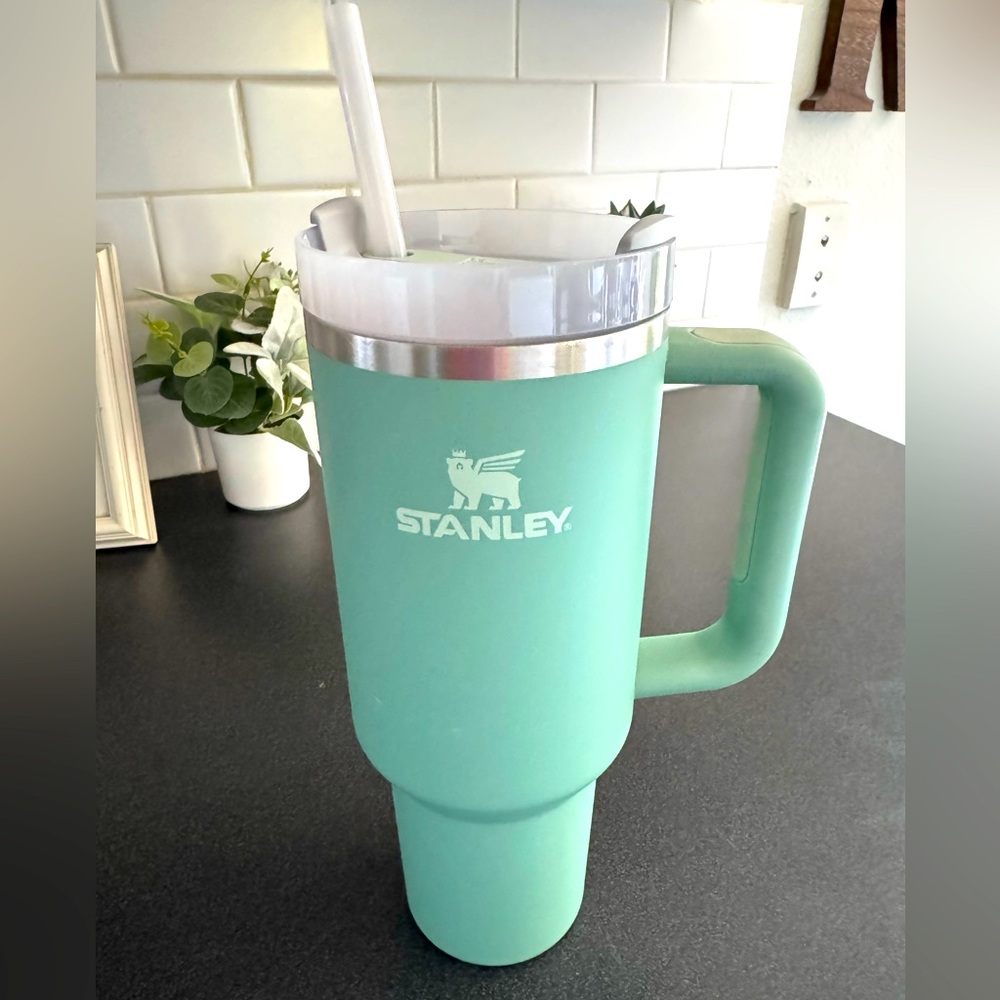 Gorgeous green 40oz Stanley